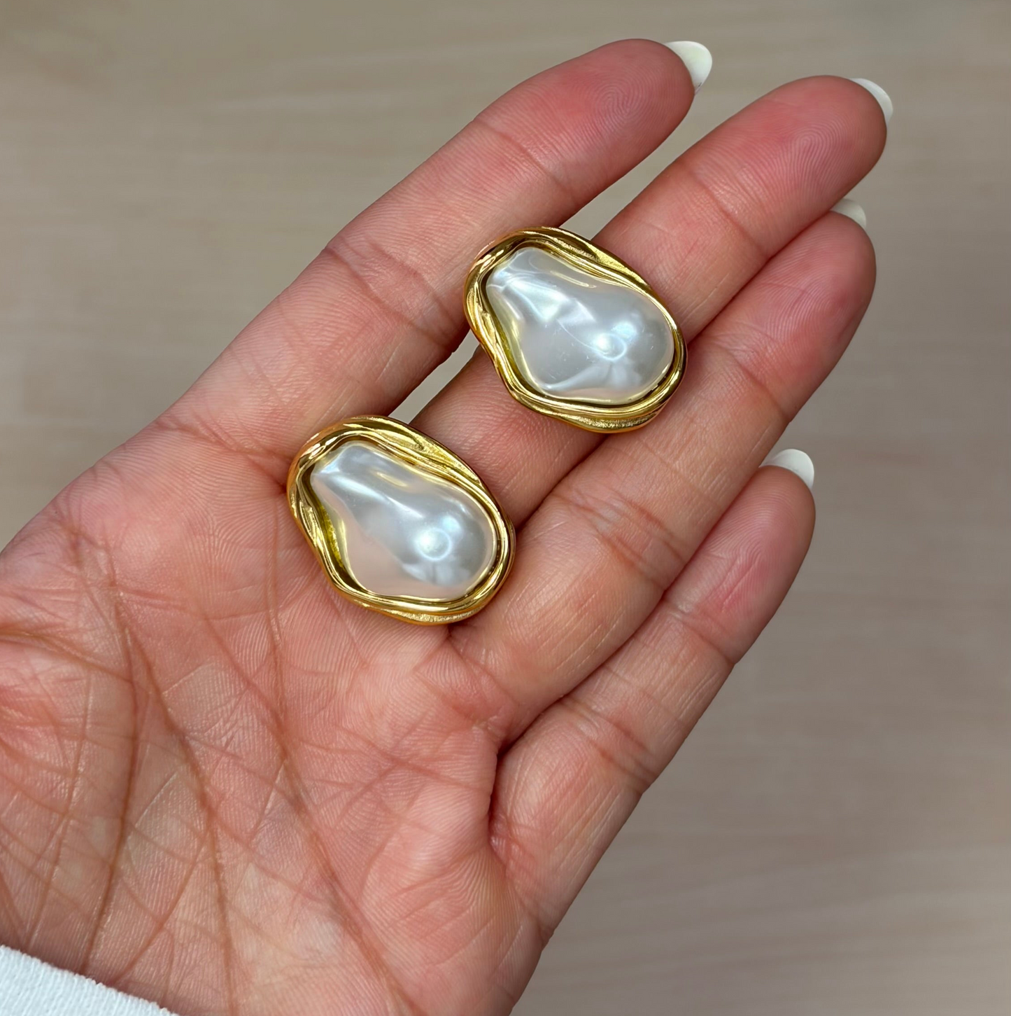 PEARL STUD EARRINGS