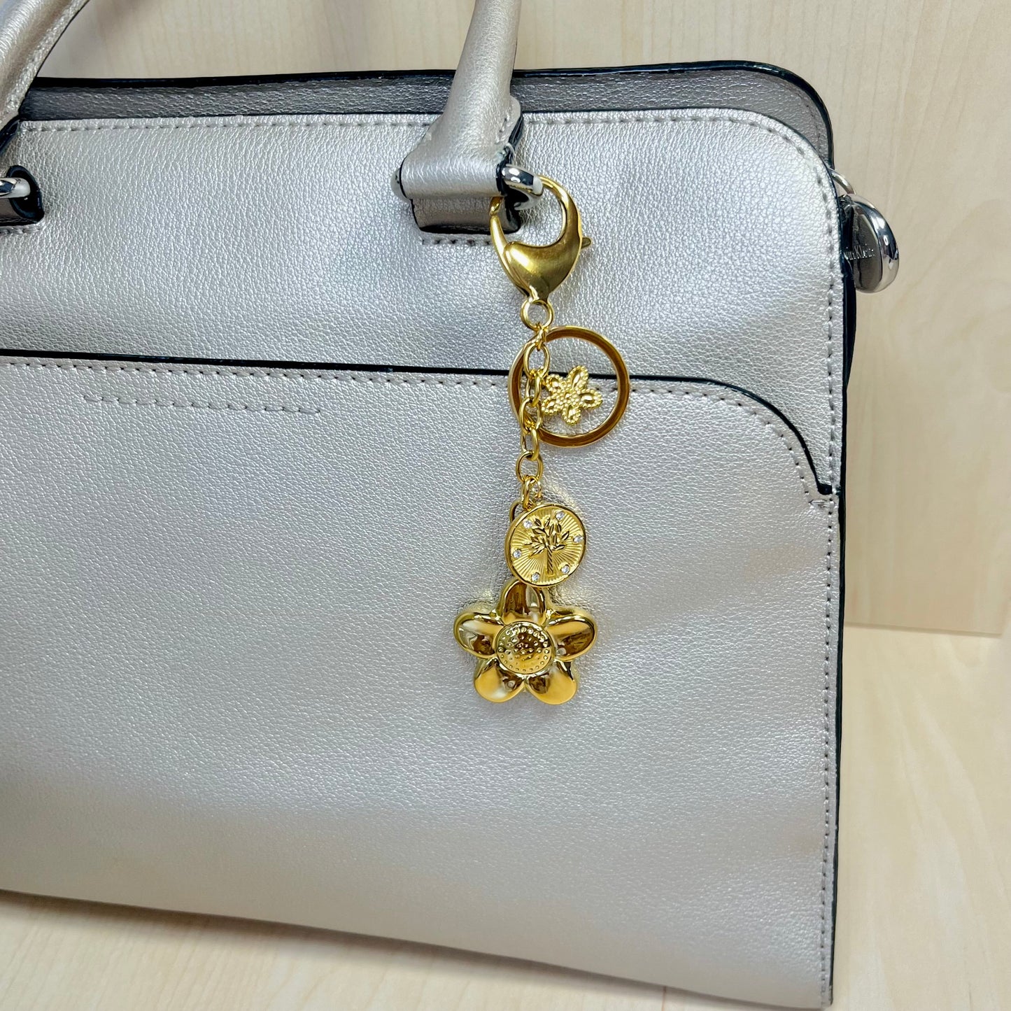 GOLD FLOWER KEYCHAIN