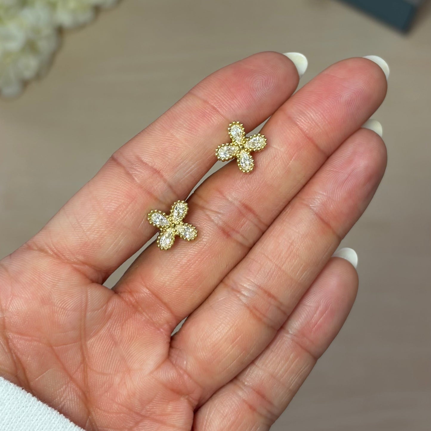 SMALL FLOWER GOLD EARRINGS