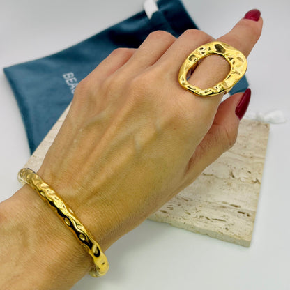 TEXTURED OPEN CIRCLE RING