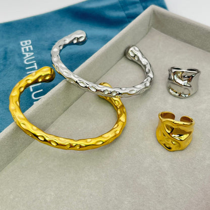 GOLD TEXTURED BRACELET