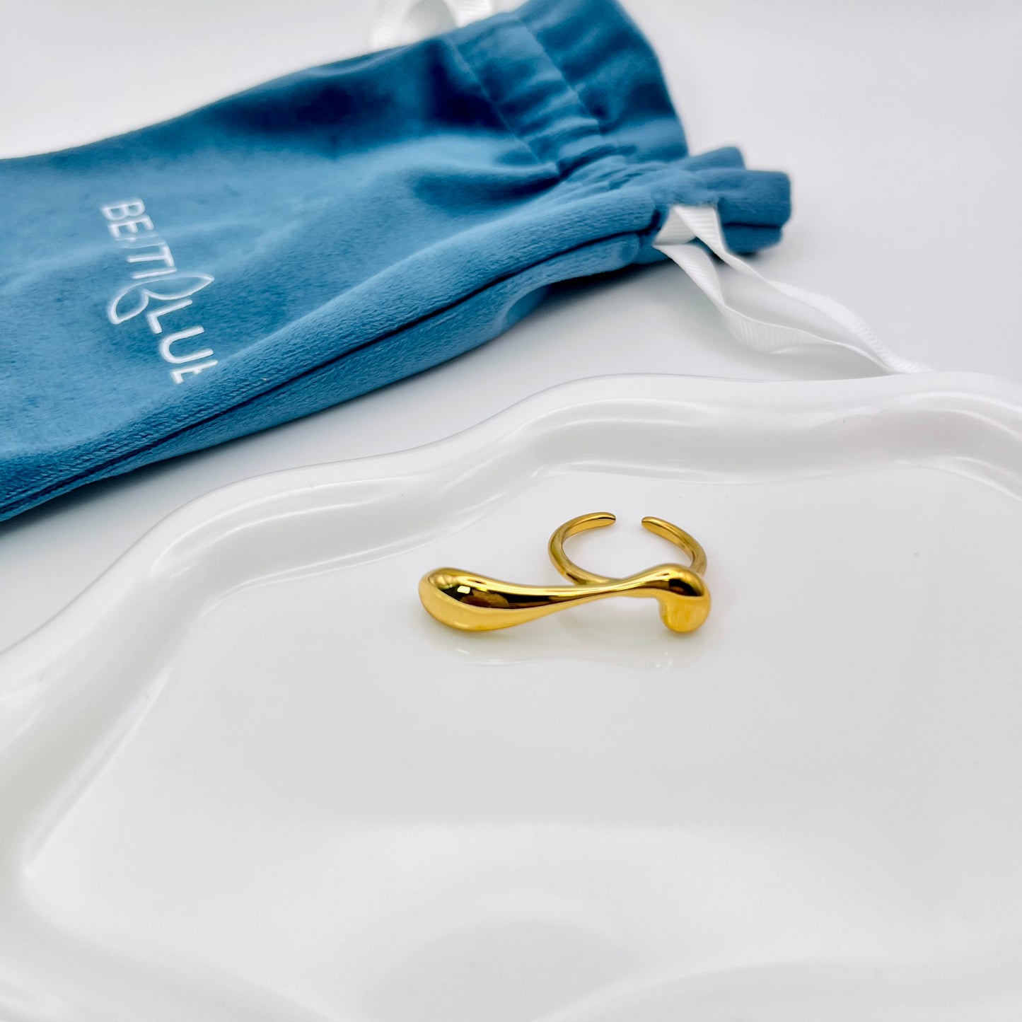 IRREGULAR CURVE GOLD RING