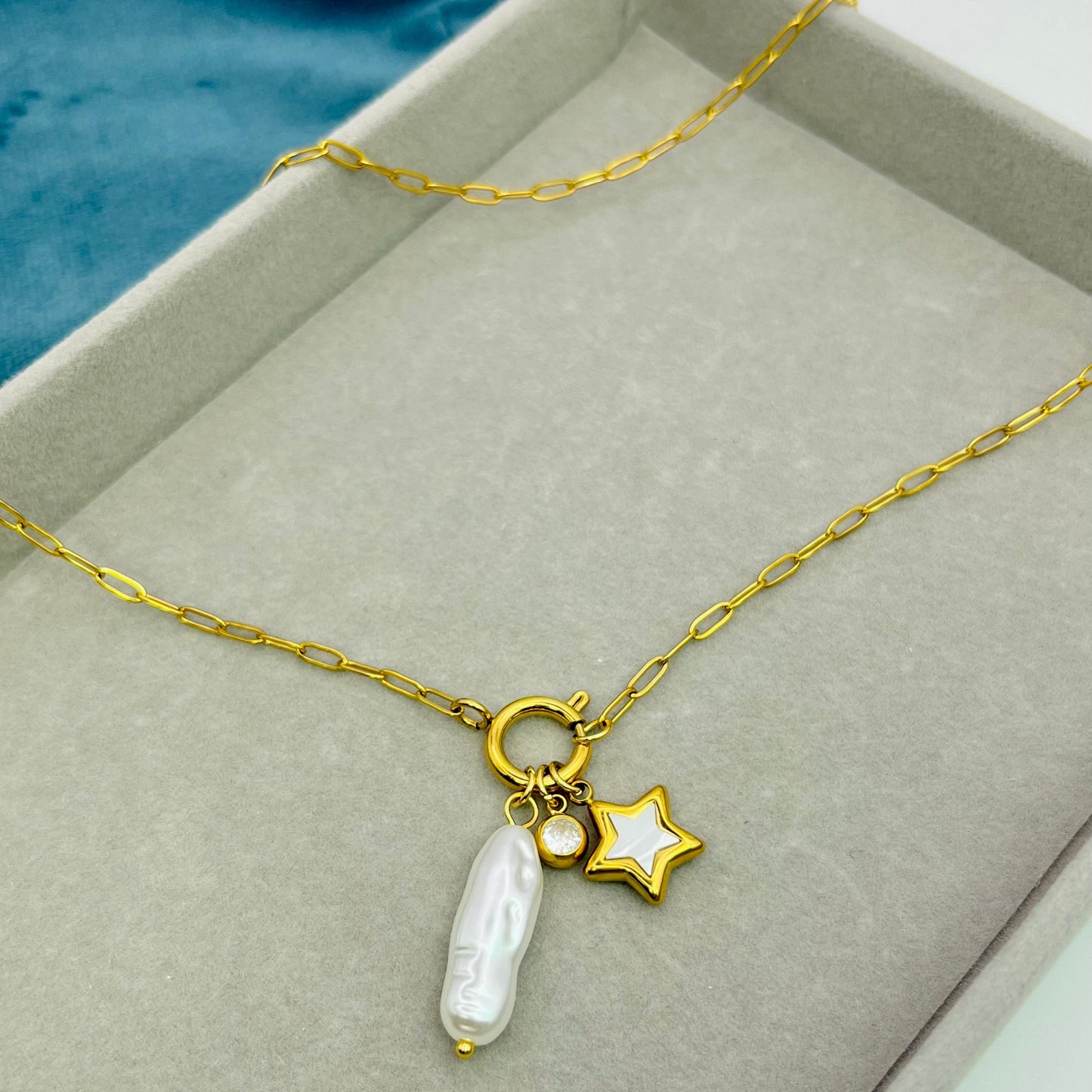 FRONT CLASP STAR NECKLACE