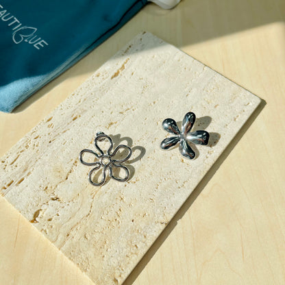 MISMATCHED FLOWER EARRINGS