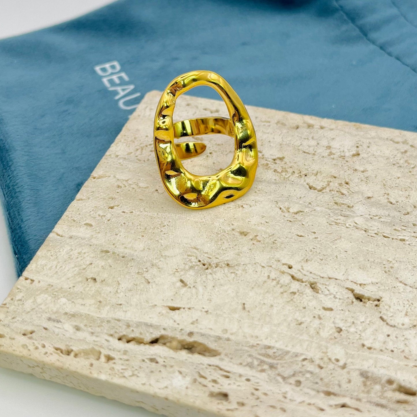 TEXTURED OPEN CIRCLE RING