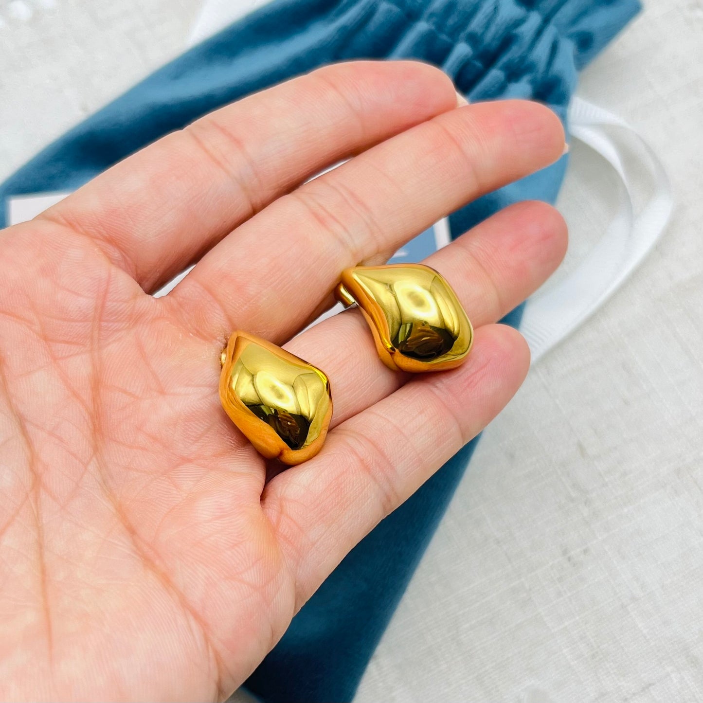 GOLD WATER DROP EARRINGS