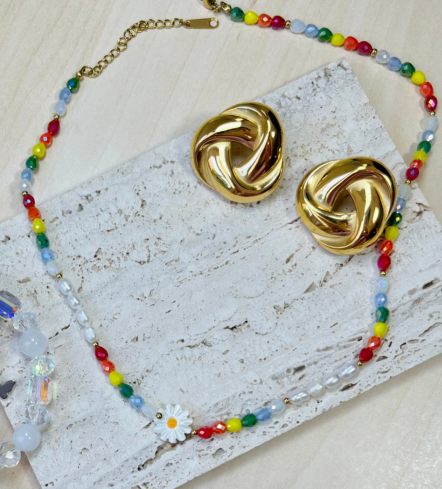 COLLAR DE CUENTAS DE COLORES