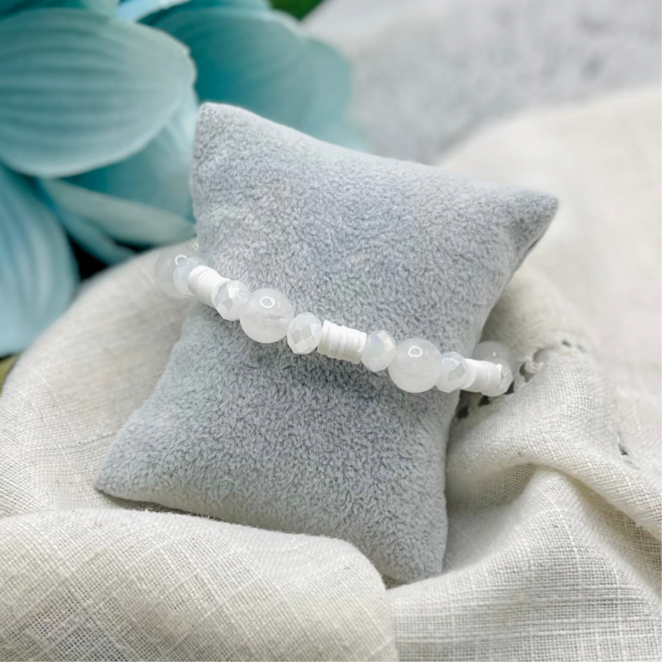 WHITE STONE BRACELET