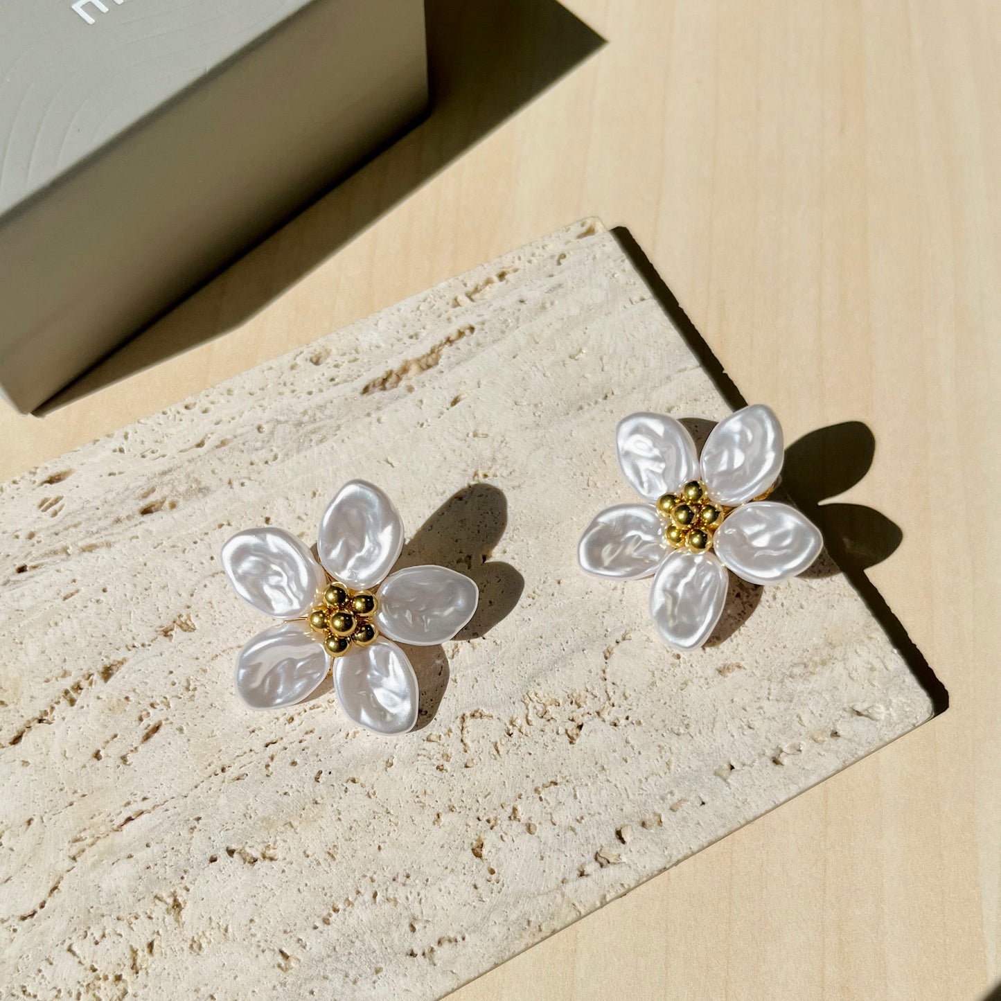 PEARL FLOWER EARRINGS
