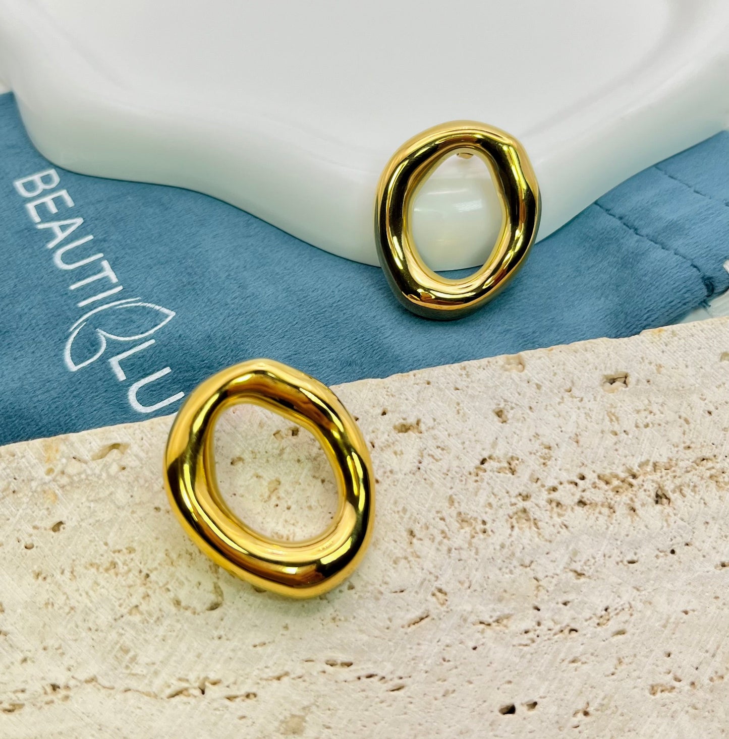 OVAL GOLD EARRINGS
