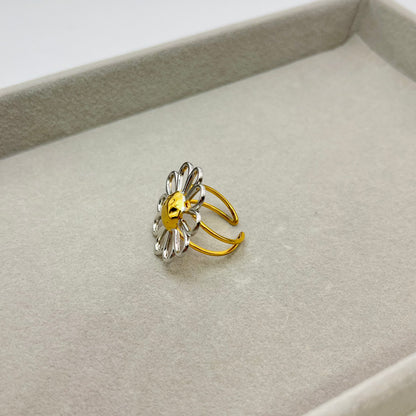 TWO TONE FLOWER RING