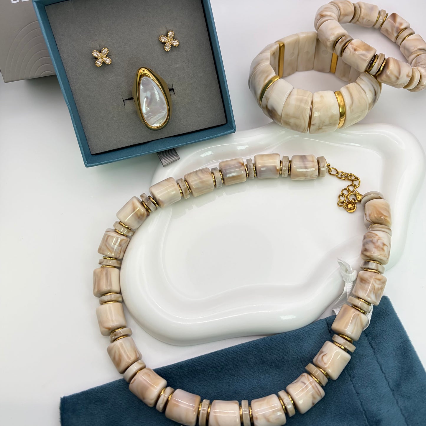 BEIGE NECKLACE