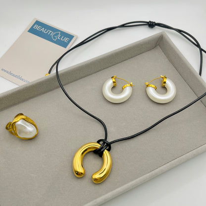 GOLD PENDANT CORD NECKLACE