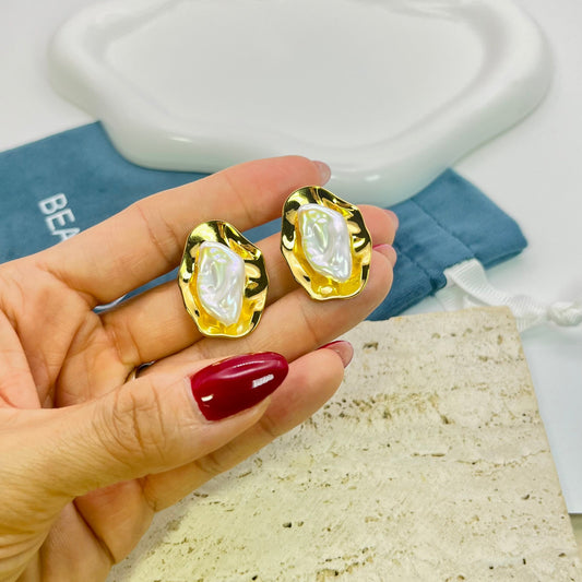 IRREGULAR PEARL EARRINGS