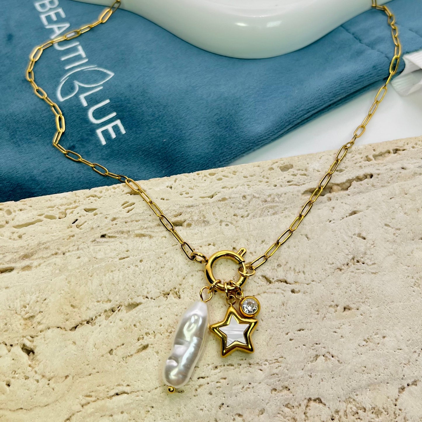 FRONT CLASP STAR NECKLACE