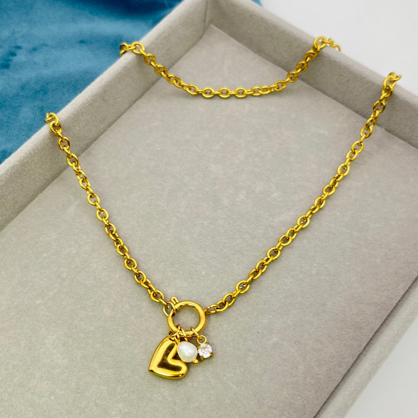 FRONT CLASP HEART NECKLACE