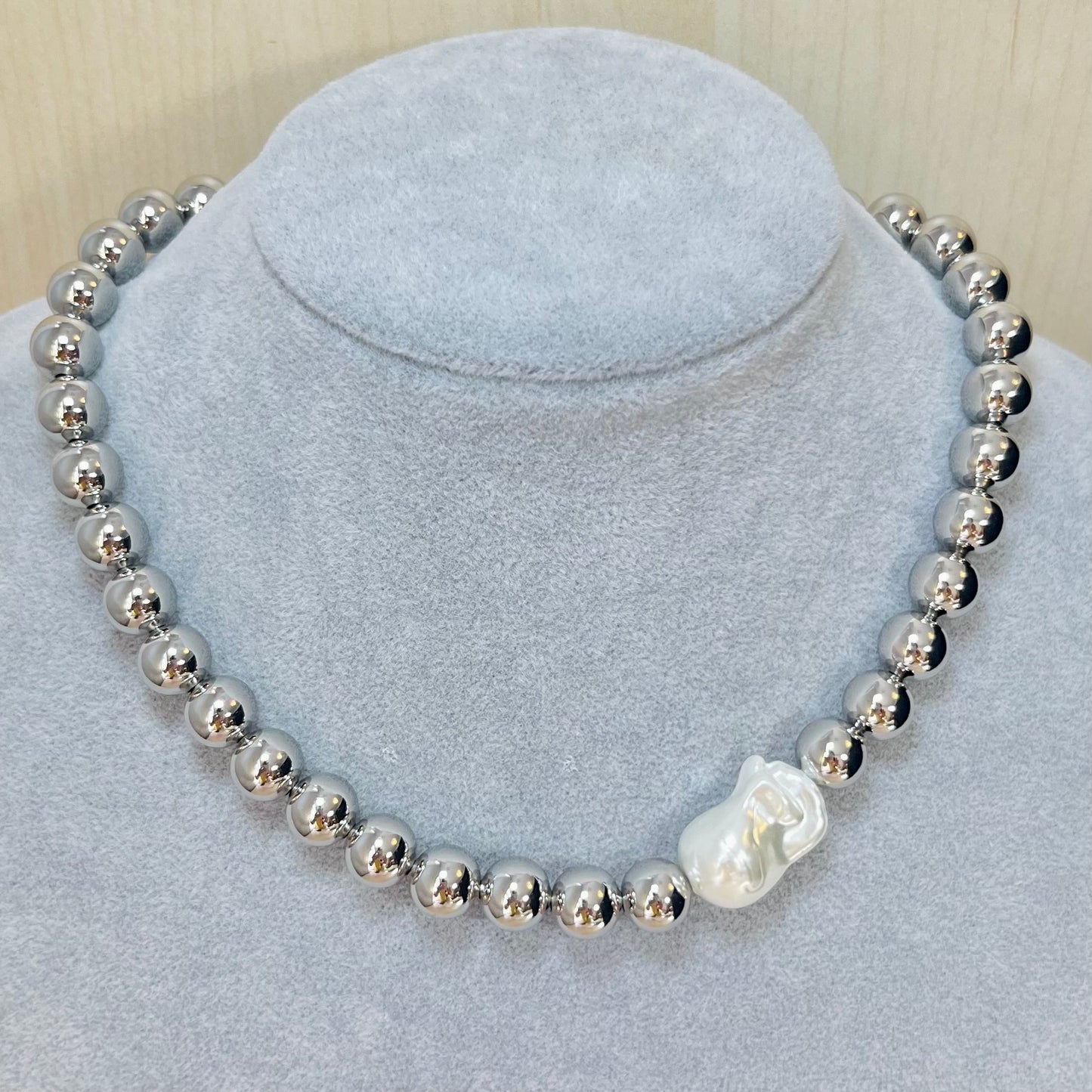 SINGLE BAROQUE CHOKER NECKLACE