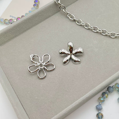 MISMATCHED FLOWER EARRINGS