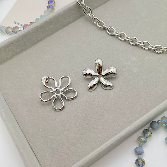 MISMATCHED FLOWER EARRINGS