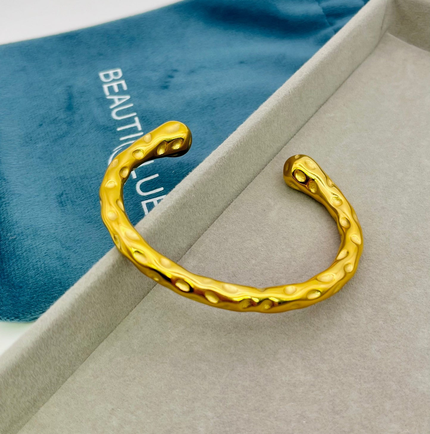 GOLD TEXTURED BRACELET