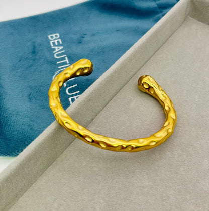 GOLD TEXTURED BRACELET