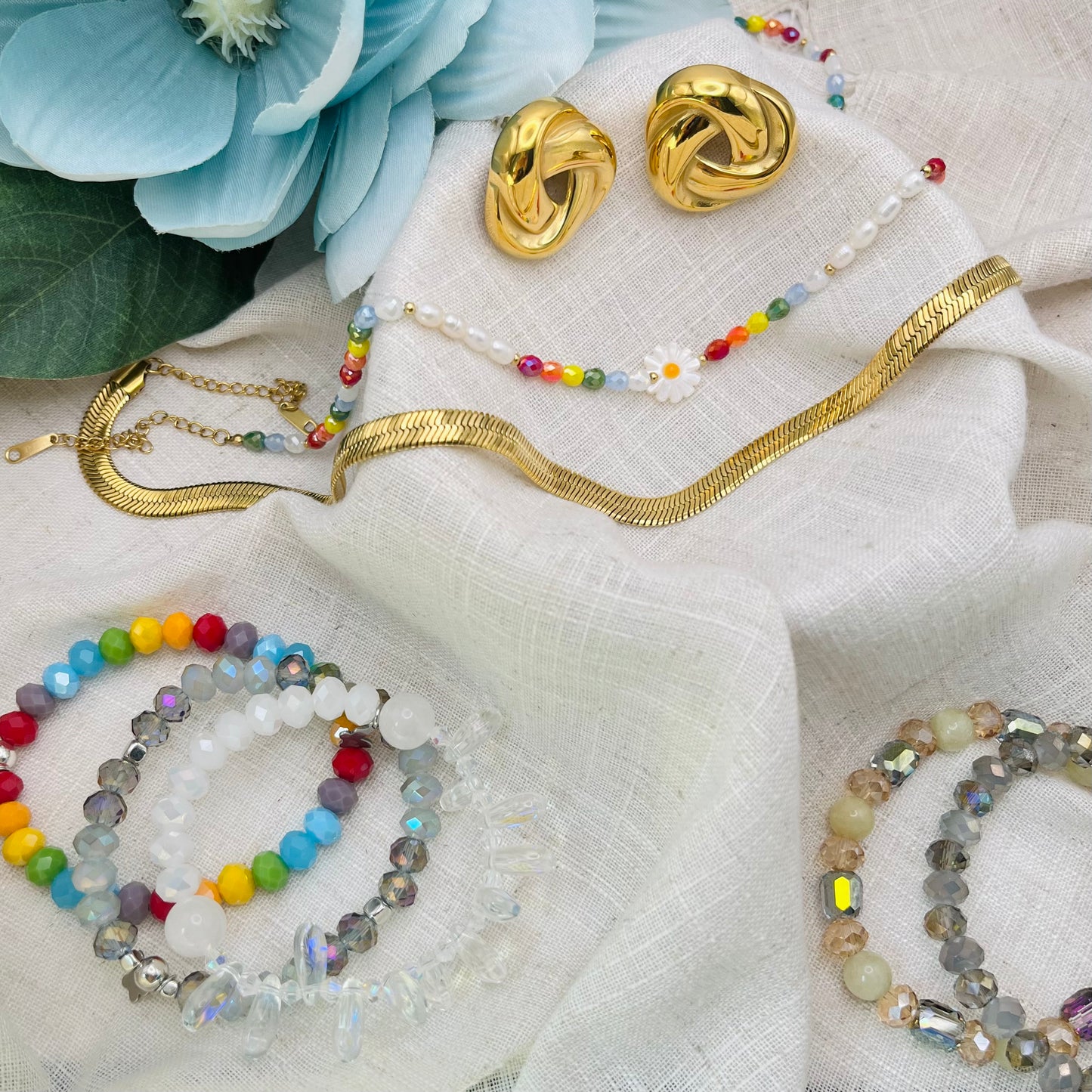 COLORFUL BEADED NECKLACE